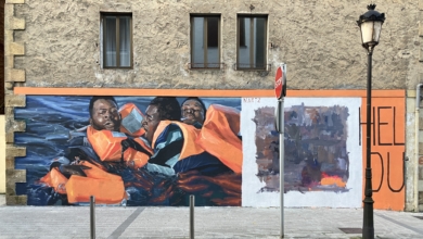 El mural de muerte de inmigrantes en el mar que el Ayuntamiento de Amorebieta... ha cubierto de gris