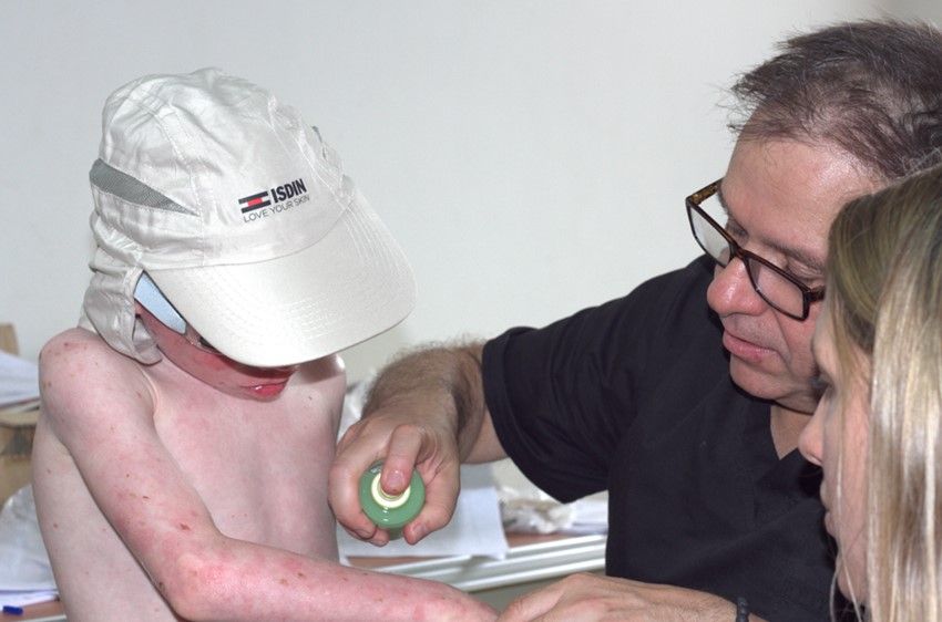 ISDIN extiende su proyecto de ayuda a las personas con albinismo a Panamá