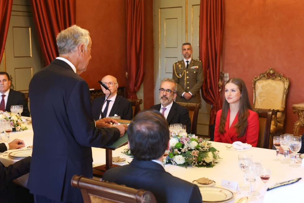 Marcelo Rebelo de Sousa pronuncia unas paalabras en el almuerzo con la princesa Leonor en Lisboa.