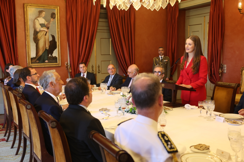 La princesa Leonor pronuncia su primer discurso en el extranjero ante Marcelo Rebelo de Sousa.