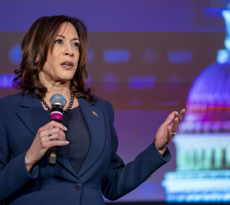 El Partido Demócrata redobla la presión sobre Biden mientras Kamala Harris acapara todas las miradas