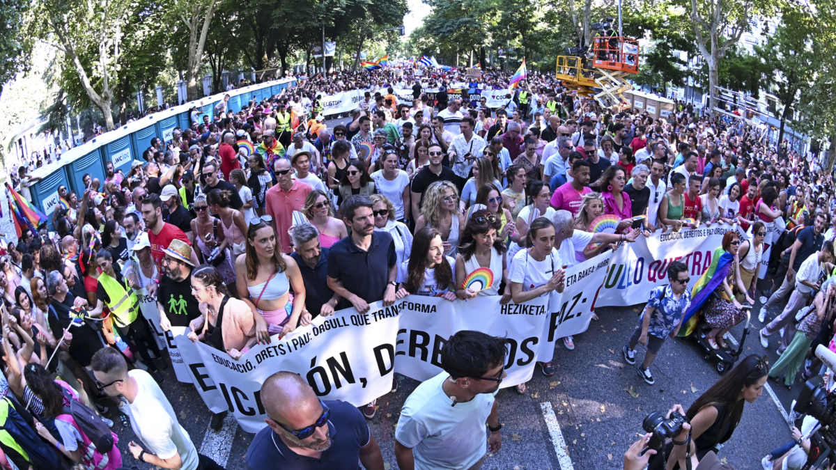 Cabecera de la manifestación del Orgullo en Madrid