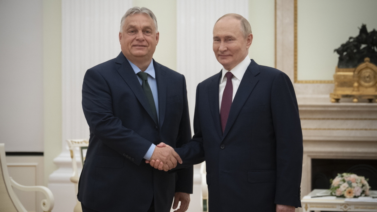 Orbán defiende el doble juego entre la presidencia europea y su visita a Moscú