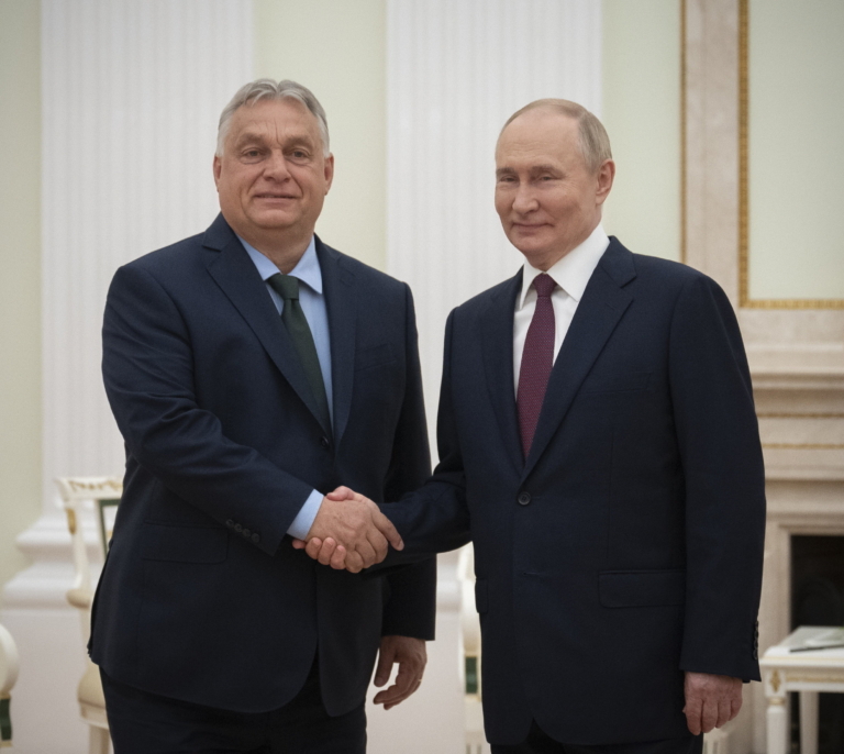 Orbán defiende el doble juego entre la presidencia europea y su visita a Moscú