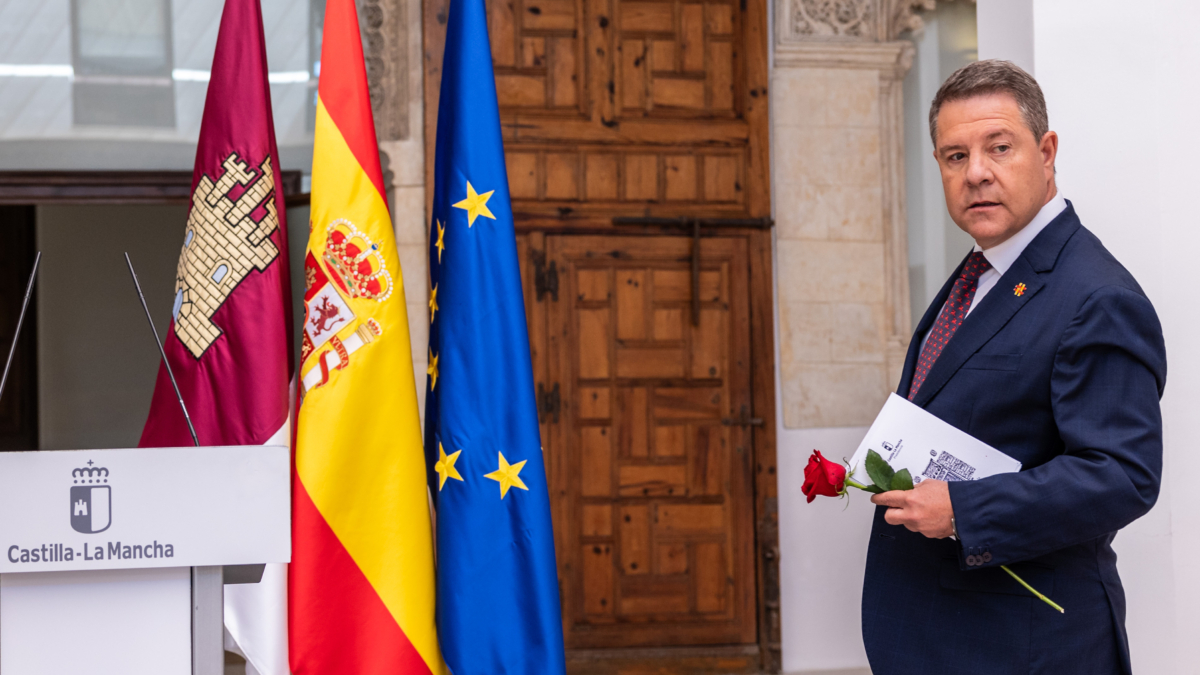 El presidente de Castilla-La Mancha, Emiliano García-Page, ha avisado de que el acuerdo al que ha llegado el PSC con ERC para la investidura de Salvador Illa, "no le vincula", y confía en que su partido, el PSOE, "no lo tolere".