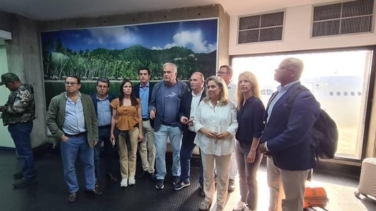 Feijóo exige al Gobierno la liberación de la delegación del PP retenida en Venezuela