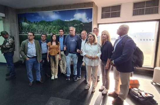 Feijóo exige al Gobierno la liberación de la delegación del PP retenida en Venezuela