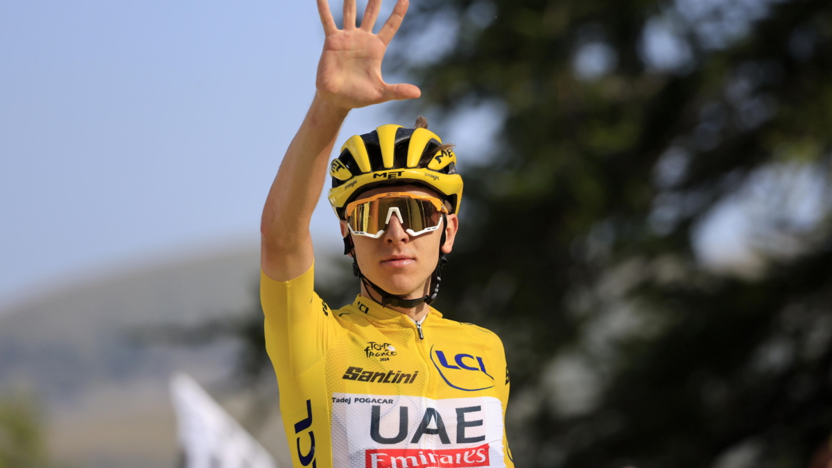 Tadej Pogacar festeja su quinta victoria en el Tour de Francia 2024