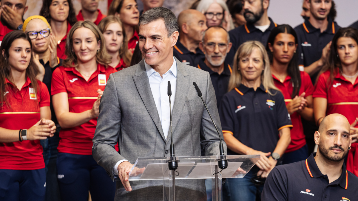 El presidente del Gobierno, Pedro Sánchez, interviene durante el acto en el que recibe a los equipos participantes en los Juegos Olímpicos