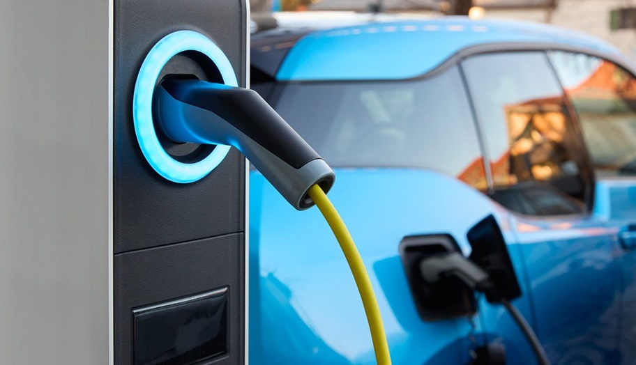 Localiza los puntos de recarga en Barcelona para tu coche eléctrico / Shutterstock