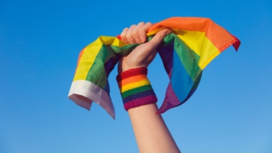 Qué es el 'queerbaiting' y por qué la comunidad LGTBIQ+ está en contra