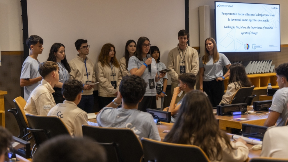 Estudiantes de EduCaixa presentando sus propuestas en la sede de la ONU en Nueva York.