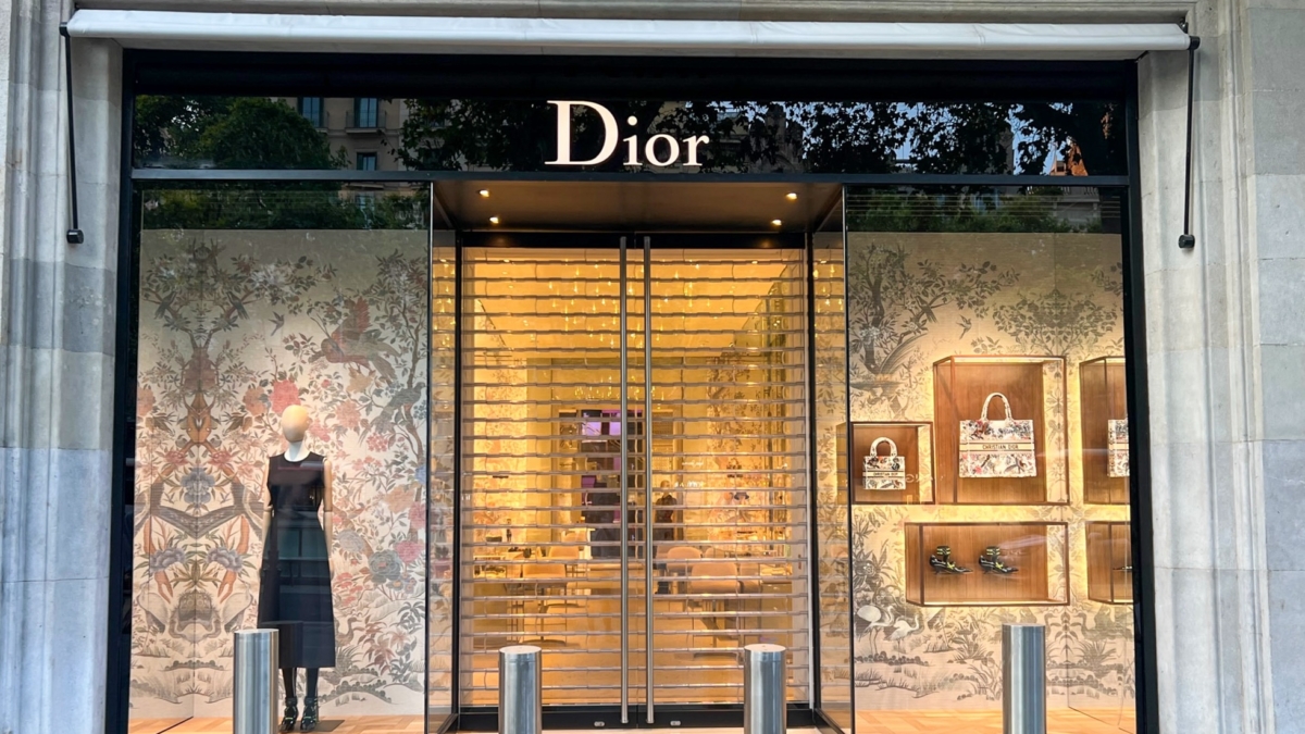 Italia investiga a Armani y Dior por las condiciones ilegales de sus proveedores
