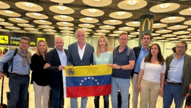 La delegación del PP expulsada de Venezuela acusa a Zapatero de "cómplice" del régimen