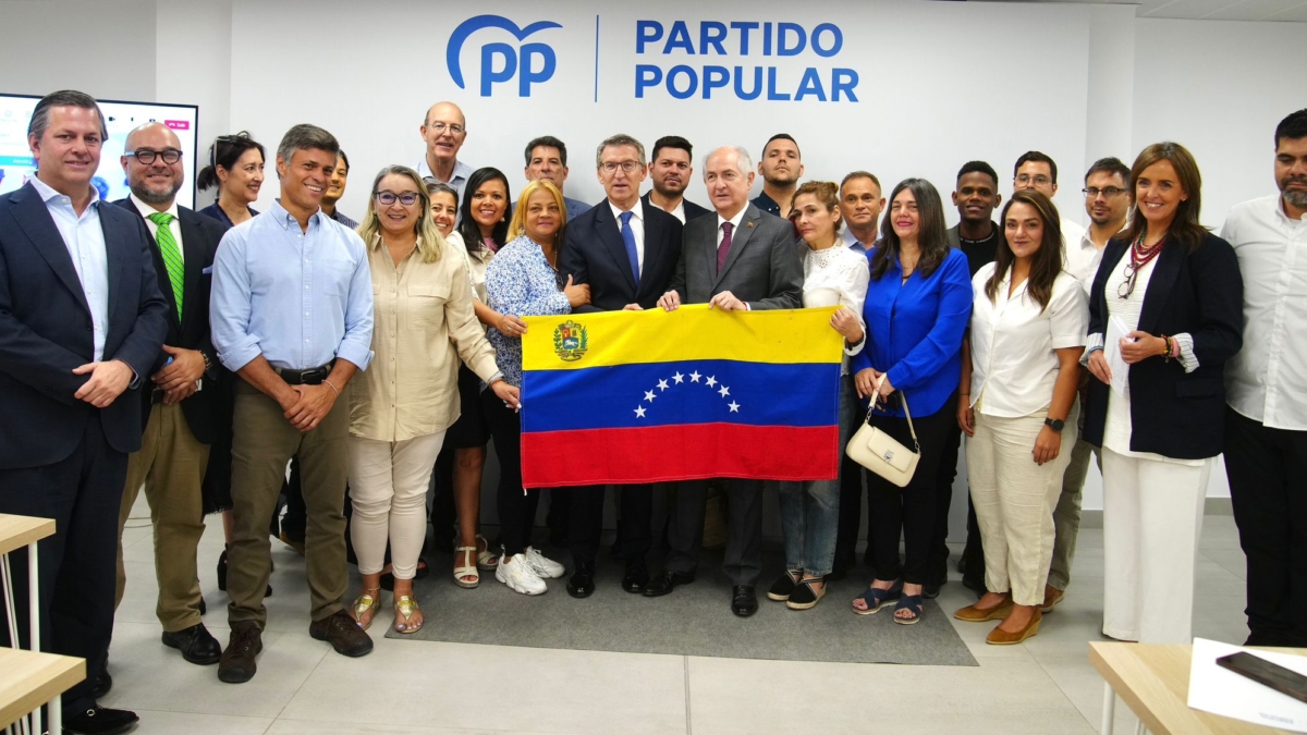 Feijóo se reúne con miembros de la oposición a Maduro.