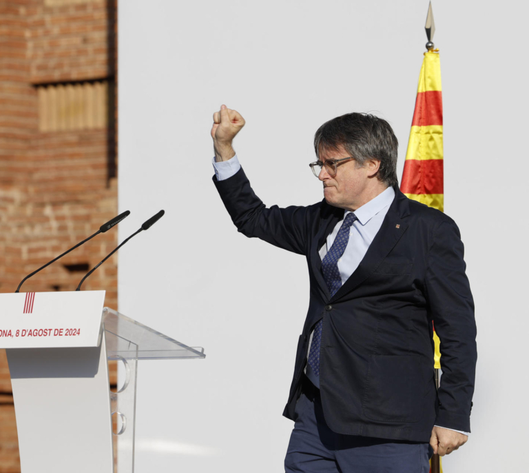 Puigdemont ridiculiza a los Mossos y abandona a Junts