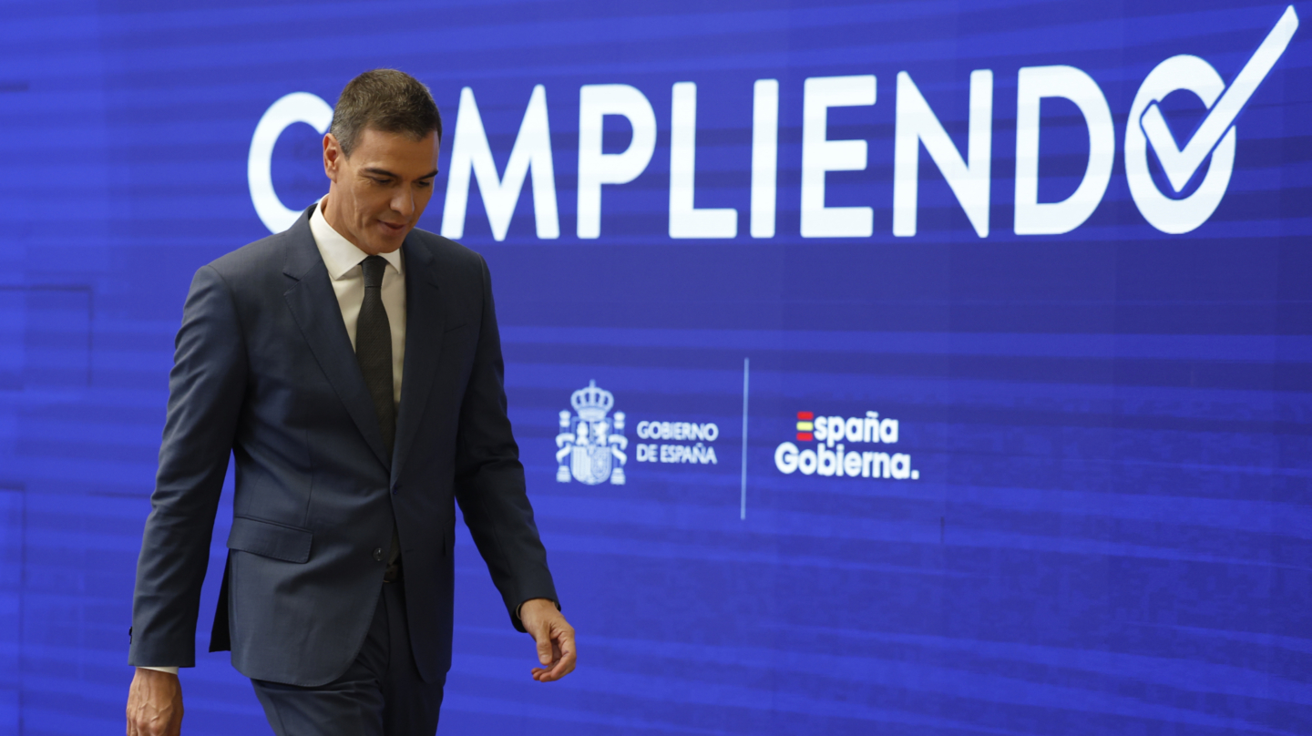 MADRID, 31/07/2024.- El presidente del Gobierno, Pedro Sánchez, tras terminar este miércoles el balance del curso político antes del paréntesis de agosto, al que el Ejecutivo llega con un preacuerdo con ERC para la investidura de Salvador Illa en Cataluña, con el anuncio de una querella contra el juez que investiga a Begoña Gómez y con buenos datos económicos pero sin presupuestos. EFE/ Mariscal