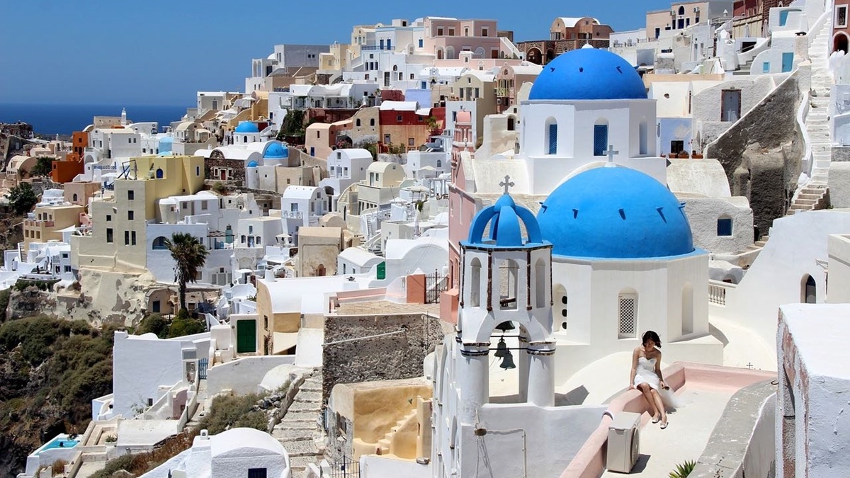 Las 5 ciudades más bonitas de Grecia que no puedes dejar de conocer. En la imagen, Oia, en la isla de Santorini /VisitGreece