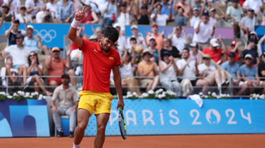 Alcaraz pasa a semifinales y se asegura pelear por las medallas