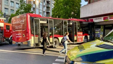 Siete heridos al empotrarse un autobús urbano contra una caja de ahorros en Logroño