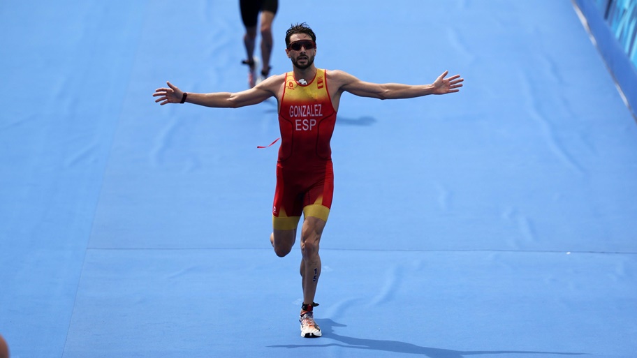 El español Albero González obtuvo diploma olímpico en triatlón /RFEA