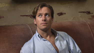 Armie Hammer asegura que no tiene dinero para gasolina tres años después de ser acusado de canibalismo