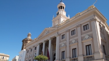 Hallan diez enterramientos de las épocas fenicia y romana en Cádiz en un solar donde están construyendo viviendas