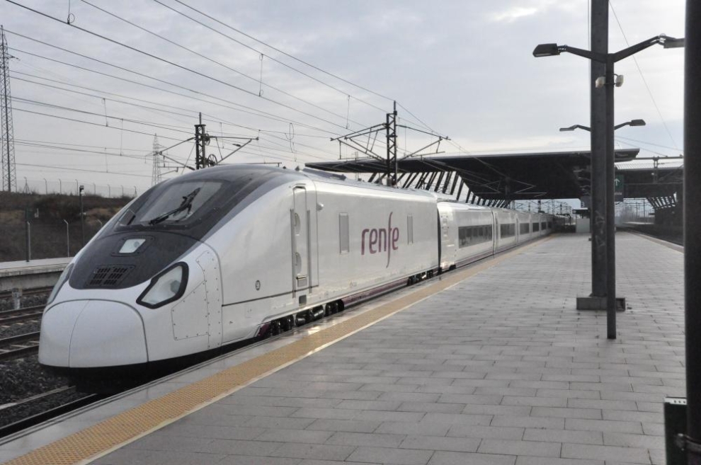 Un tren de la serie 106 de Renfe.