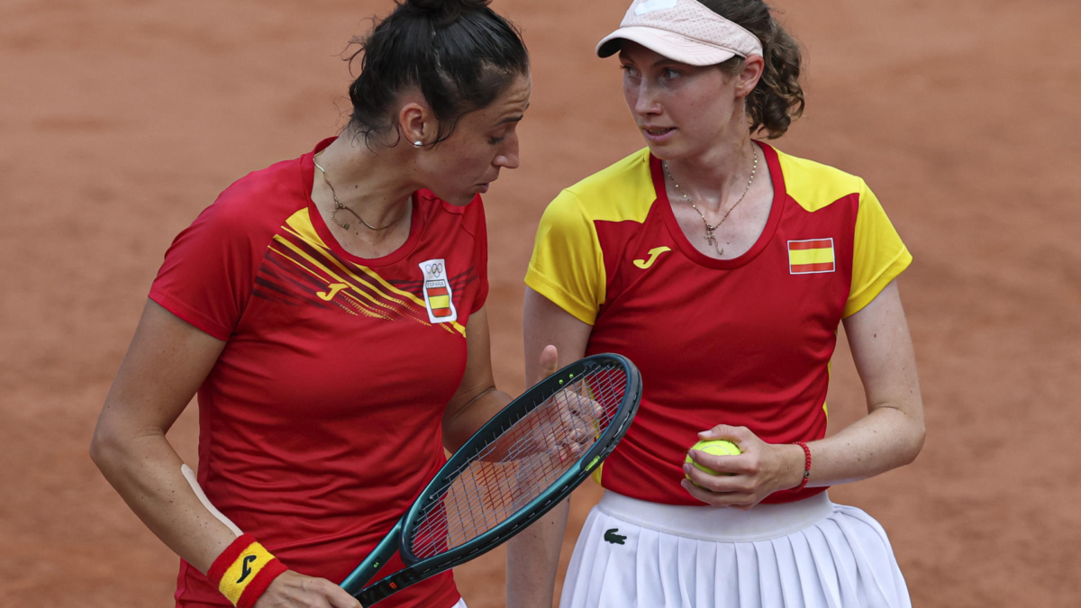 Las tenistas españolas Cristina Bucsa y Sara Sorribes durante los cuartos de final de dobles femeninos de tenis