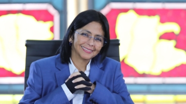 Maduro cambia de Gobierno y  nombra a Delcy Rodríguez ministra de Petróleo