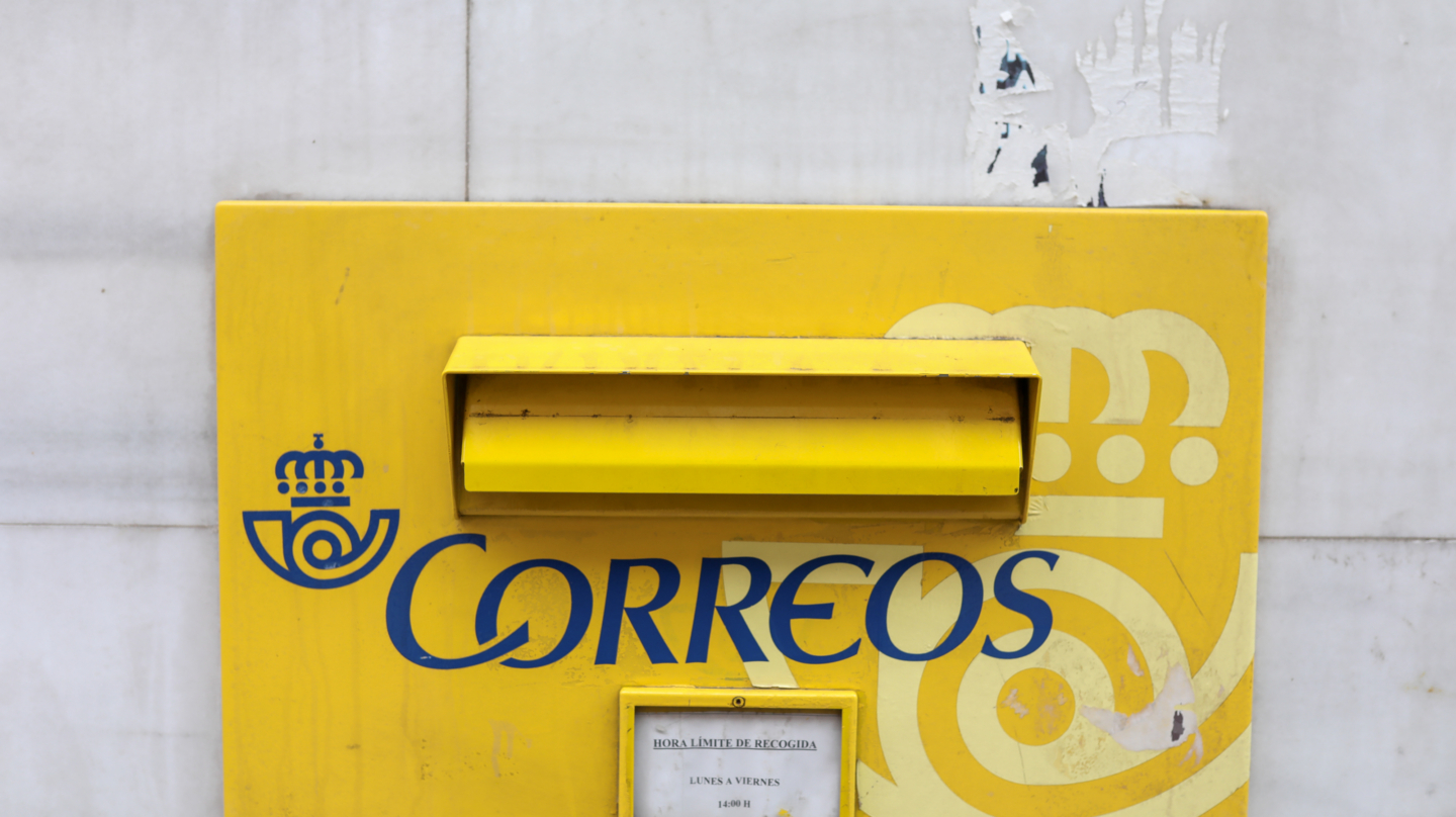 Un buzón de Correos.