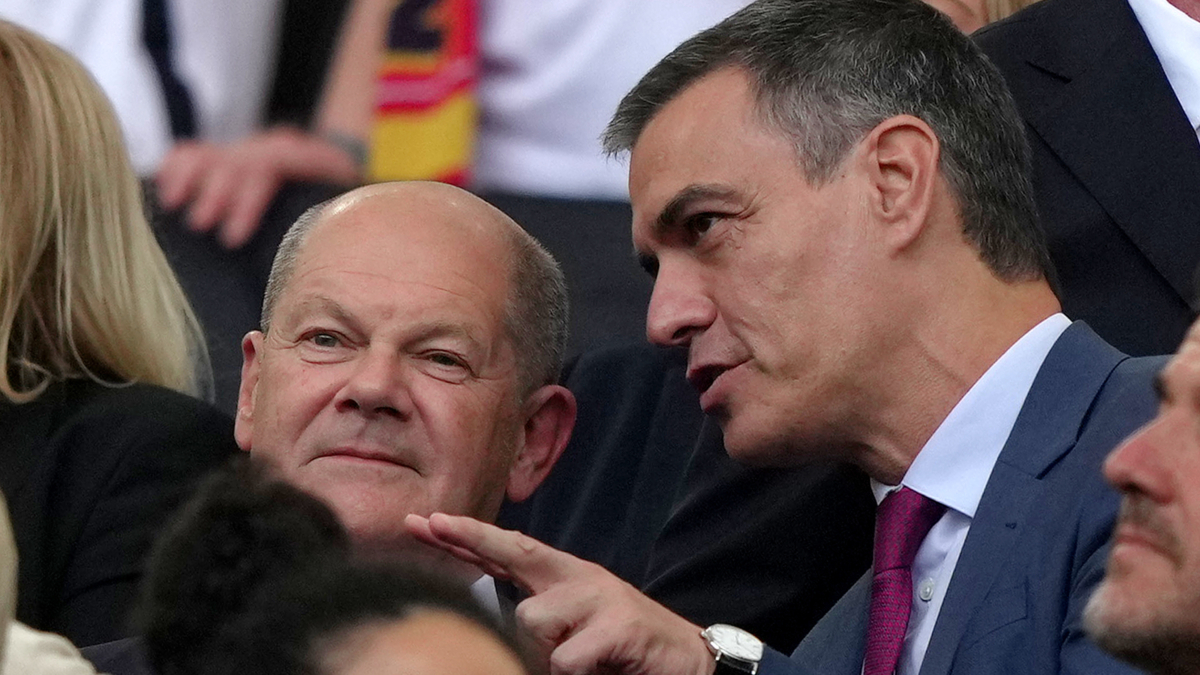 July 5, 2024, Stuttgart, Germany, Germany: Pedro Sanchez and Olaf Scholz during the Euro 2024 soccer match between Spain and Germany at the Stuttgart Arena , Stuttgart , Germany - Friday 05 july 2024. Sport - Soccer . (Photo by Spada/LaPresse),Image: 887521752, License: Rights-managed, Restrictions: * Bulgaria, Croatia, Czech Republic, France, Hungary, Italy, Romania, Slovak Republic, Serbia and Slovenia Rights Out *, Model Release: no, Credit line: Spada / Zuma Press / ContactoPhoto Editorial licence valid only for Spain and 3 MONTHS from the date of the image, then delete it from your archive. For non-editorial and non-licensed use, please contact EUROPA PRESS. 05/7/2024 ONLY FOR USE IN SPAIN