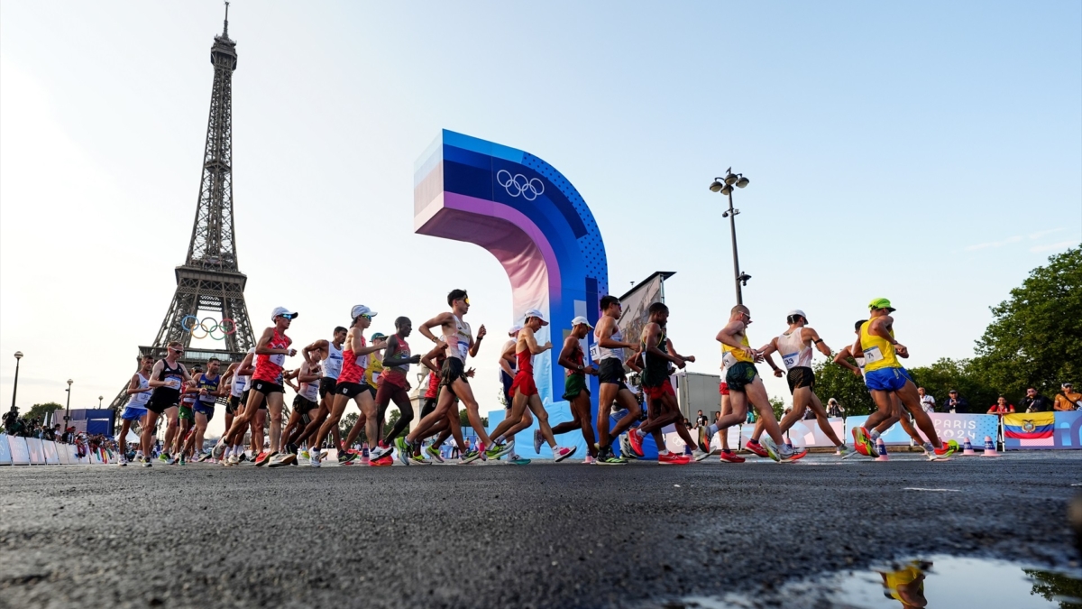 Vista general de los competidores de 20 kilómetros marcha masculinos en los Juegos Olímpicos de París 2024