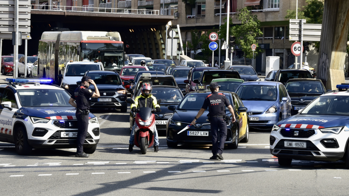 Los Mossos d'Esquadra realizan controles policiales tras el regreso del expresidente de la Generalitat Carles Puigdemont, enmarcado en la ‘Operación Jaula'