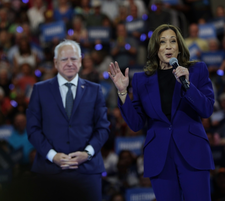 Kamala Harris se enfrenta a sus contradicciones en su primera entrevista como candidata a presidenta