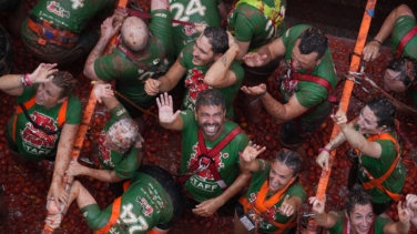 La Tomatina supera todas las expectativas, con más de 20.000 asistentes