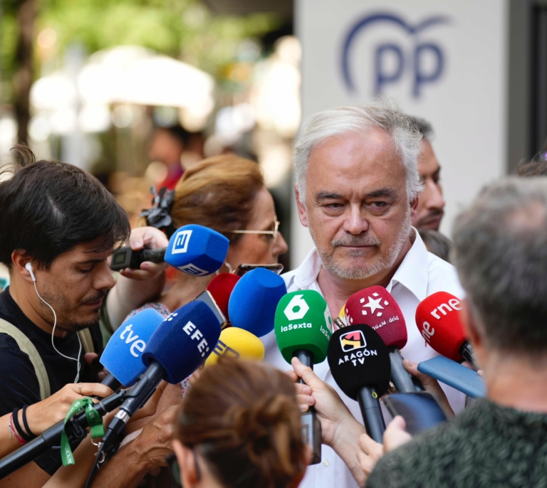 El PP califica de "esperpento" la investidura de Illa y urge que Montero explique en el Congreso el pacto fiscal