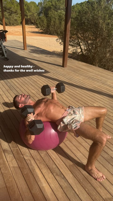 Zac Efron ha compartido que se encuentra bien tras el incidente en una piscina de Ibiza.