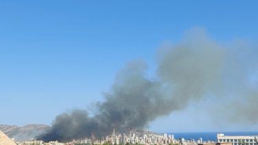 Incendio en Benidorm: cortada la AP-7 en sentido Valencia y el suministro eléctrico