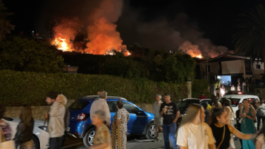 Los fuegos de San Roque acaban en incendio en la localidad asturiana de Llanes