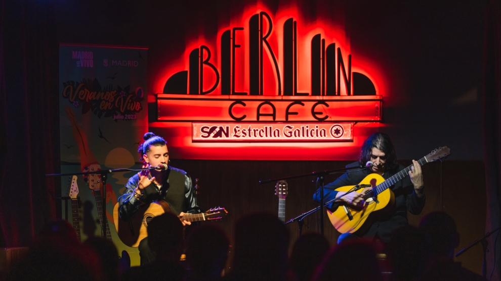 El guitarrista Luis Salinas en un concierto en el Café Berlin de Madrid