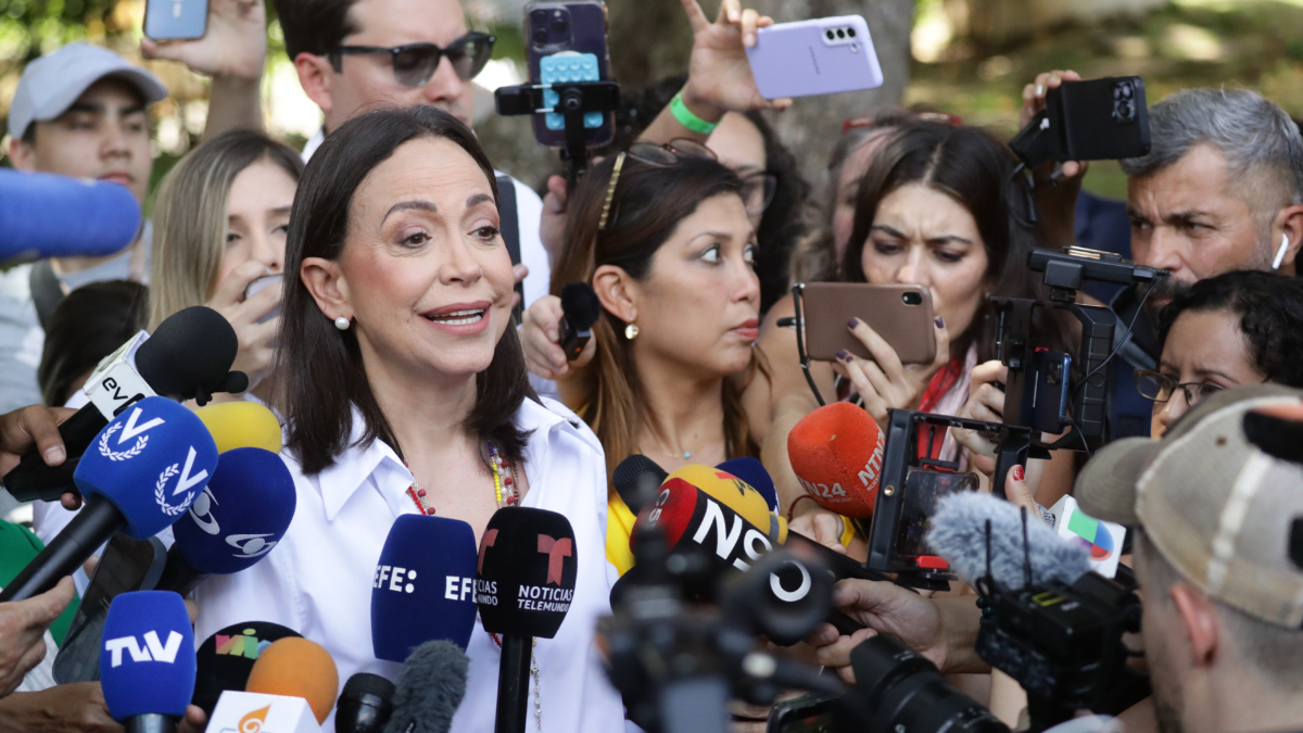 La líder opositora María Corina Machado, ante los medios