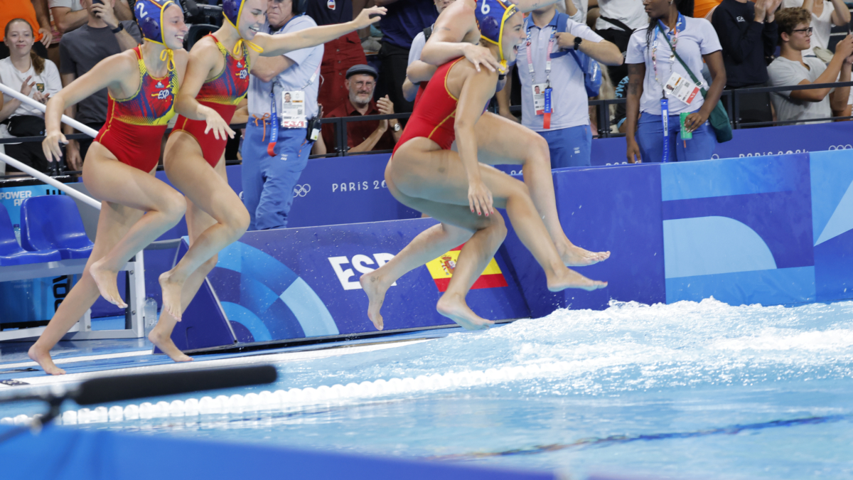 Las waterpolistas españolas celebran el oro olímpico en los Juegos de París