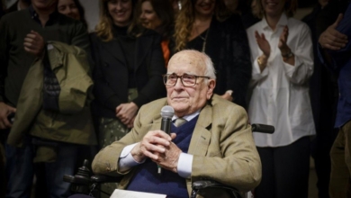 Muere el diseñador Miguel Milá, creador de la lámpara cesta, a los 93 años