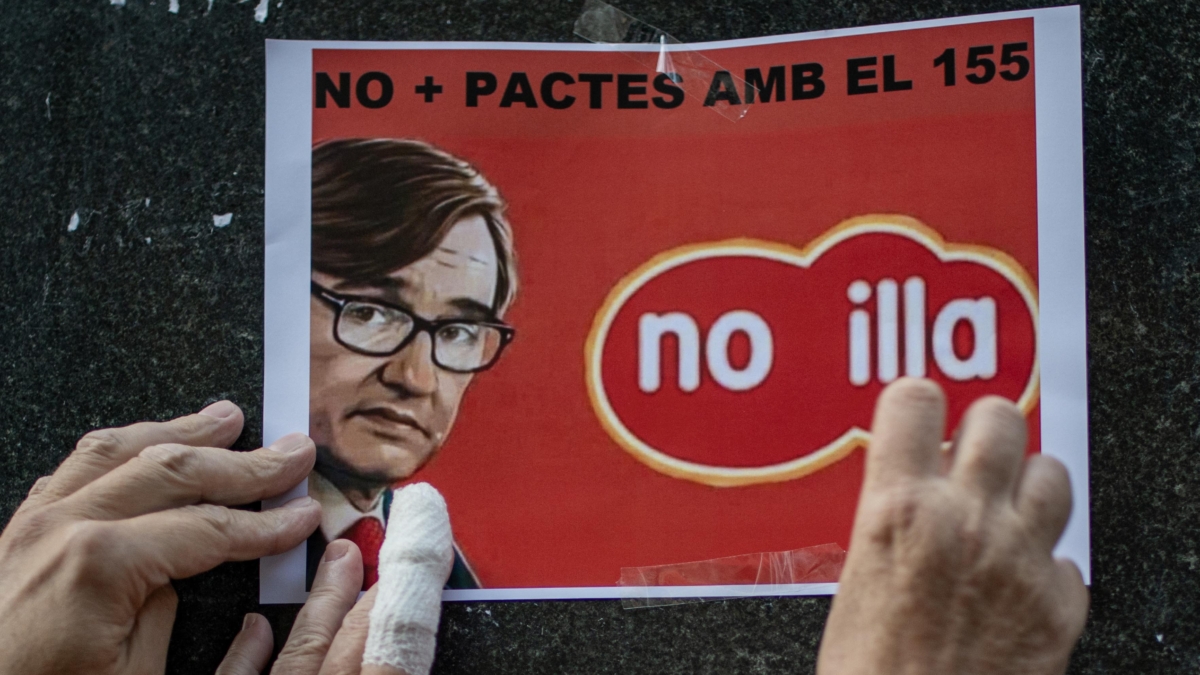 Varias personas durante una concentración, ante la sede de ERC, a 31 de julio de 2024, en Barcelona, Catalunya (España). Lorena Sopêna / Europa Press