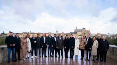 Los barones del PP agotan el plazo para llevar al TC la Ley de Amnistía ante un Page que les ha tomado la delantera