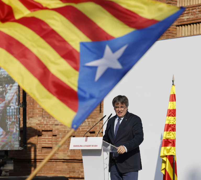 Puigdemont amenaza con volver a España en octubre para el congreso de Junts