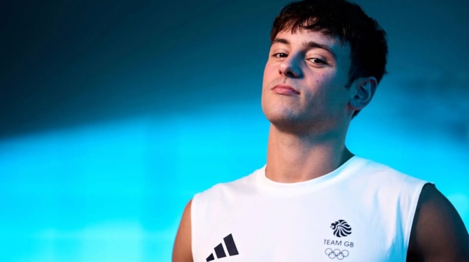 Quién es Tom Daley, el clavadista británico que ha ganado su primera medalla de plata en los Juegos Olímpicos de París 2024