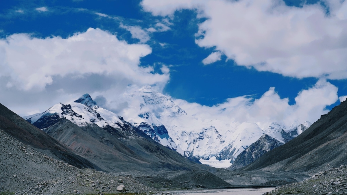 El monte Everest y el río Arun