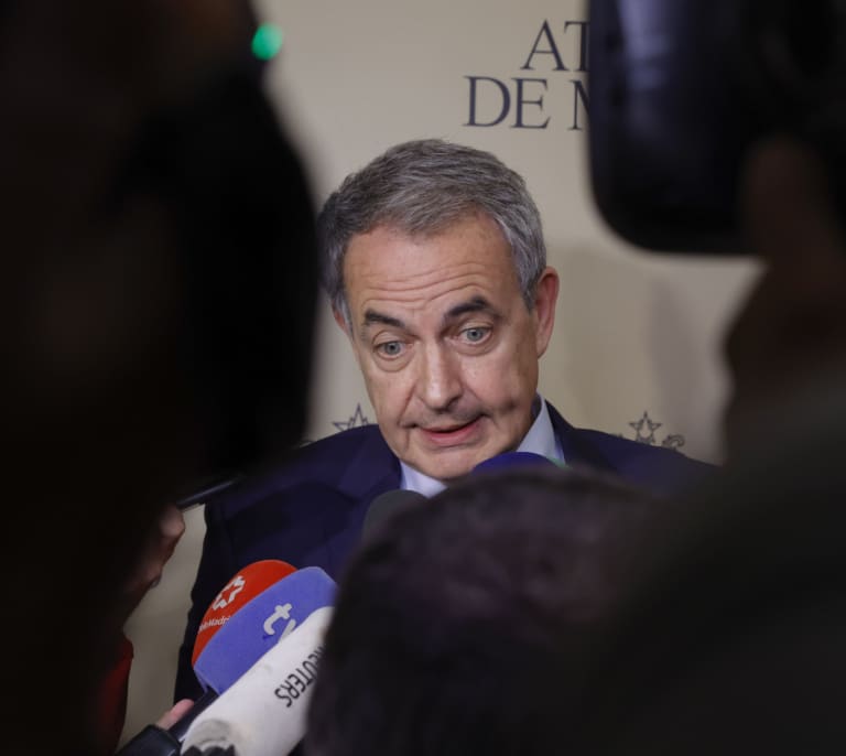 José Luis Rodríguez Zapatero lo es todo, pero no se sabe lo que es